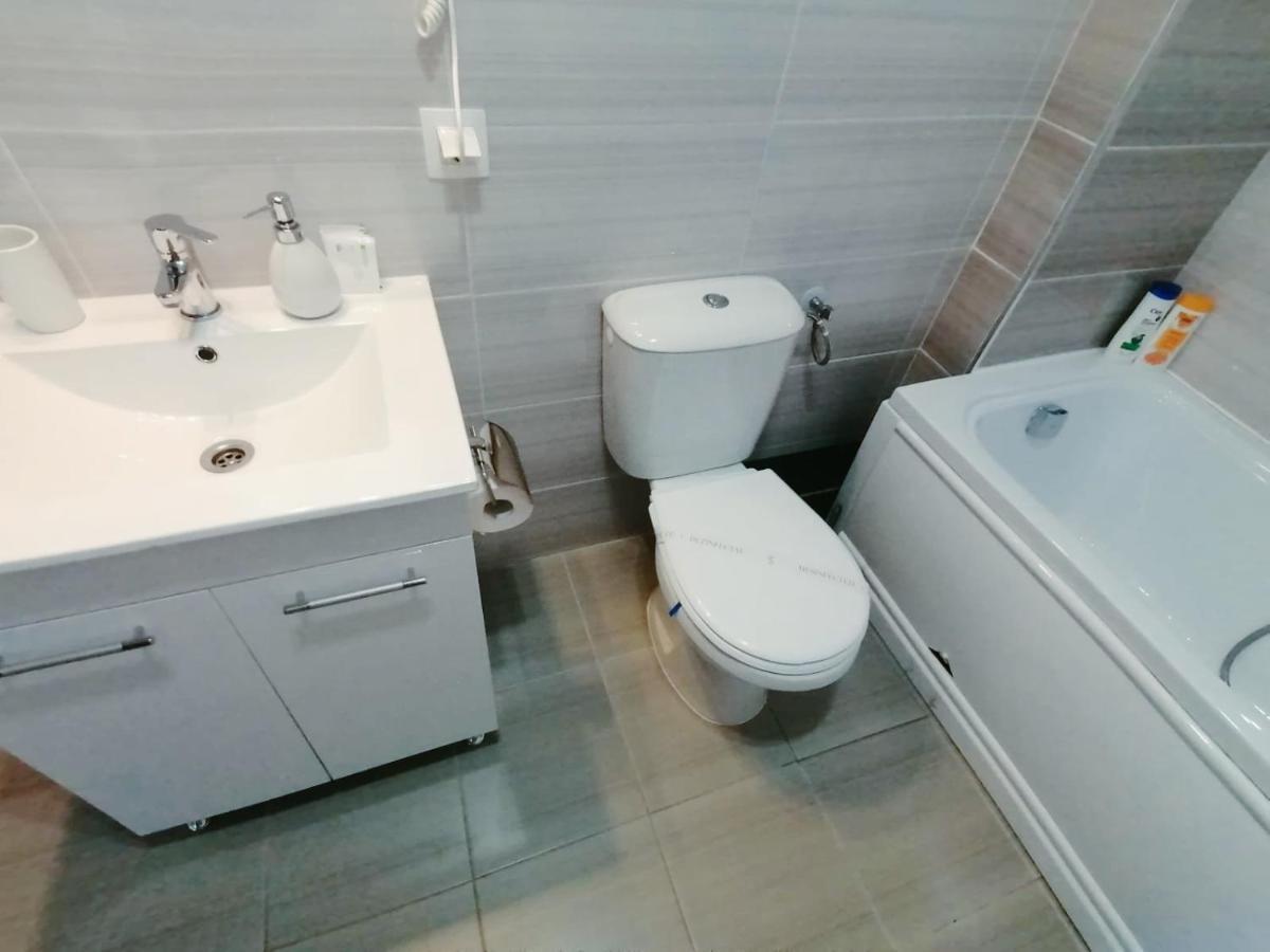 Ama Apartament Cu Terasa 50 Mp & Parcare Brasov Exterior photo